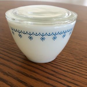 Corelle - Rare Sugar Dish with Lid - Snowflake Garland